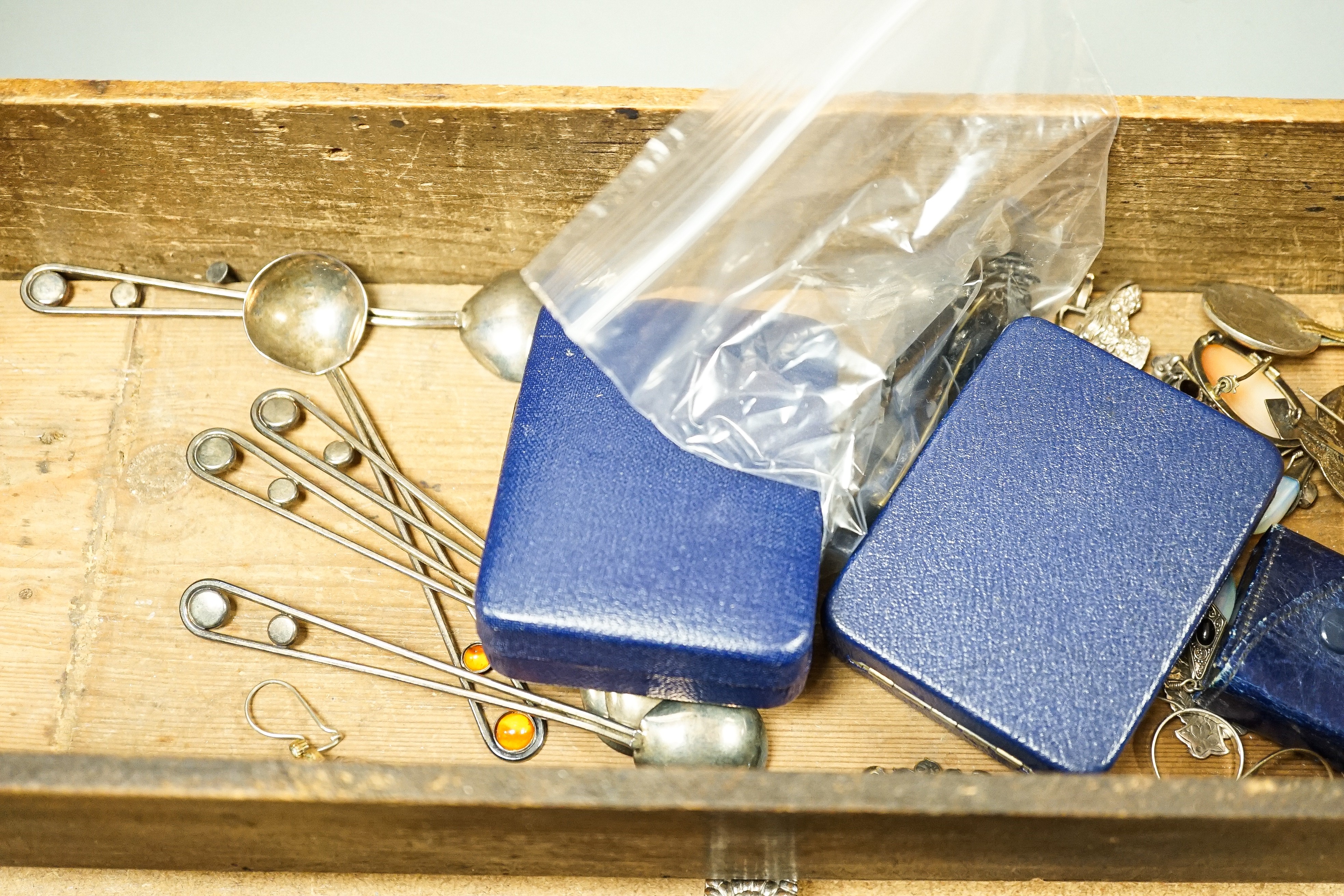 Mixed jewellery etc. including jet, silver and white metal and six amber set spoons.